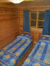 Log_cabin_bedroom.jpg (86470 bytes)